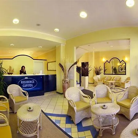 国会大厦公寓式酒店 4* 卡托利卡